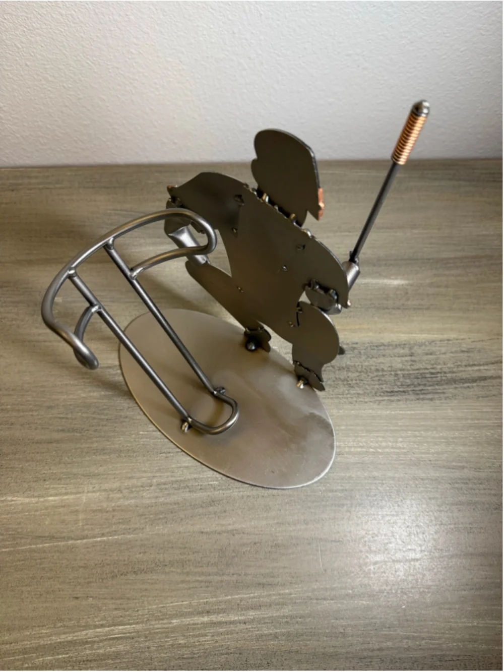 Handcrafted Metal Golfer Wine Bottle Holder Sculpture – Sports Bar Decor Caddy